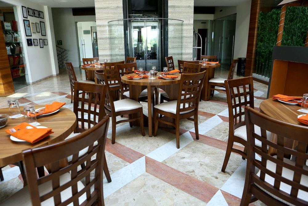 The Fern Residency Mundra Hotel Екстериор снимка