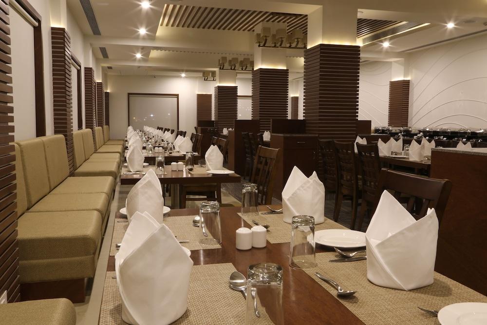The Fern Residency Mundra Hotel Екстериор снимка