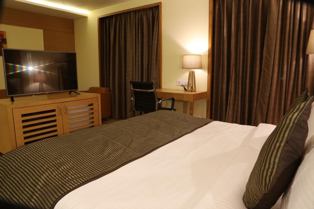The Fern Residency Mundra Hotel Екстериор снимка