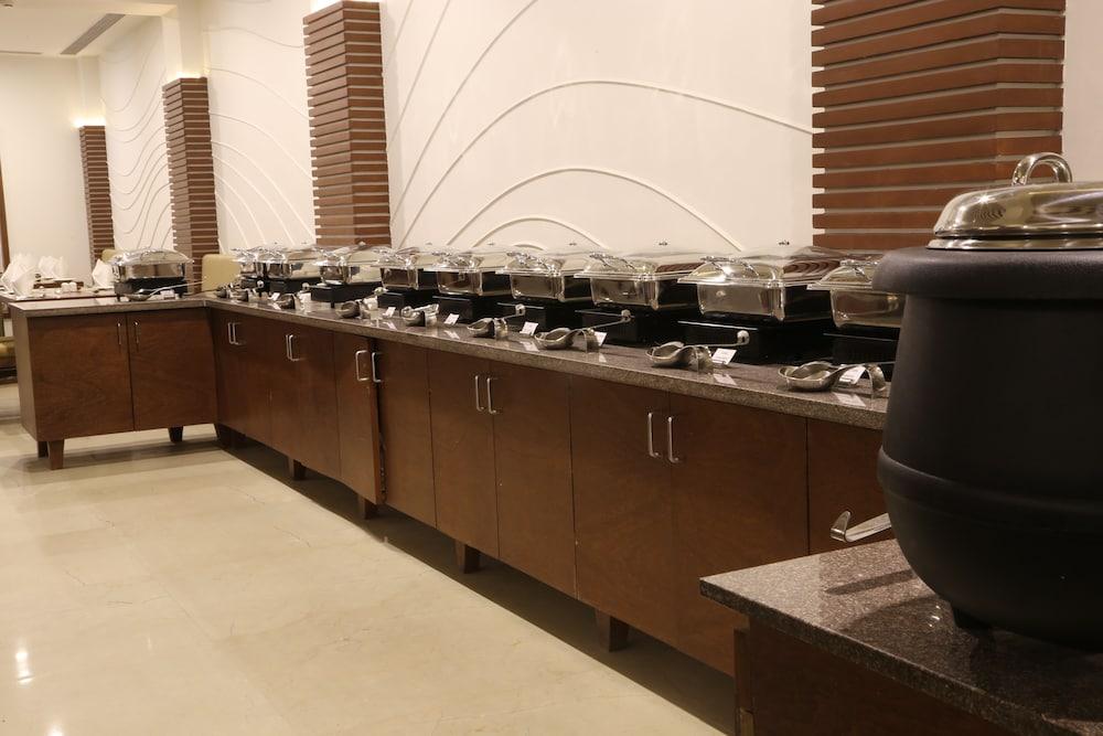 The Fern Residency Mundra Hotel Екстериор снимка
