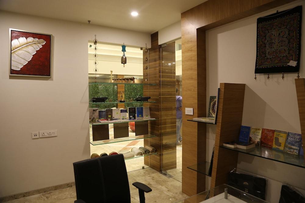 The Fern Residency Mundra Hotel Екстериор снимка