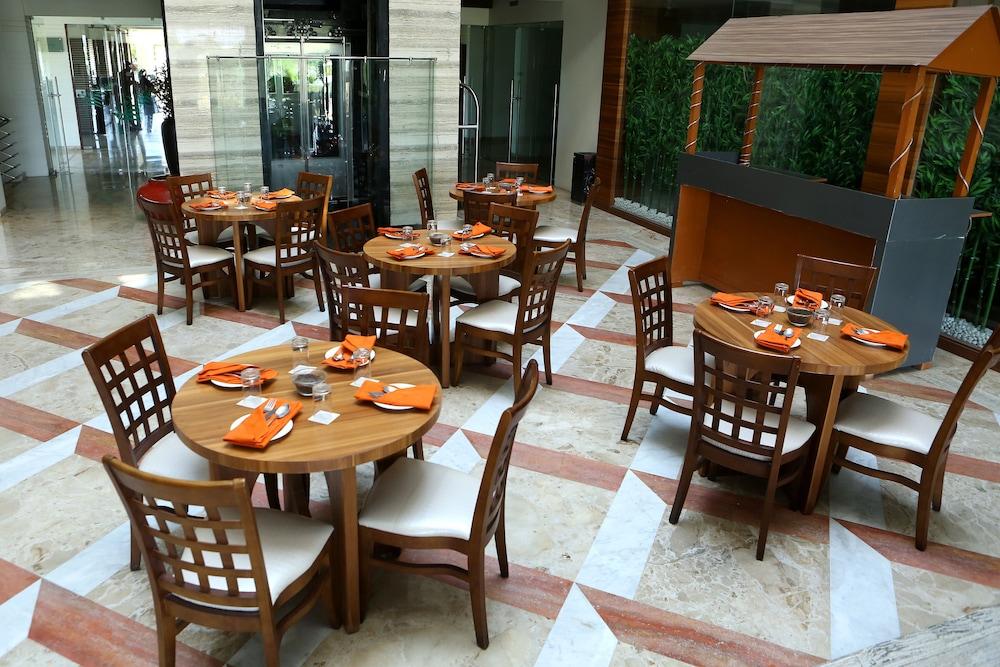 The Fern Residency Mundra Hotel Екстериор снимка