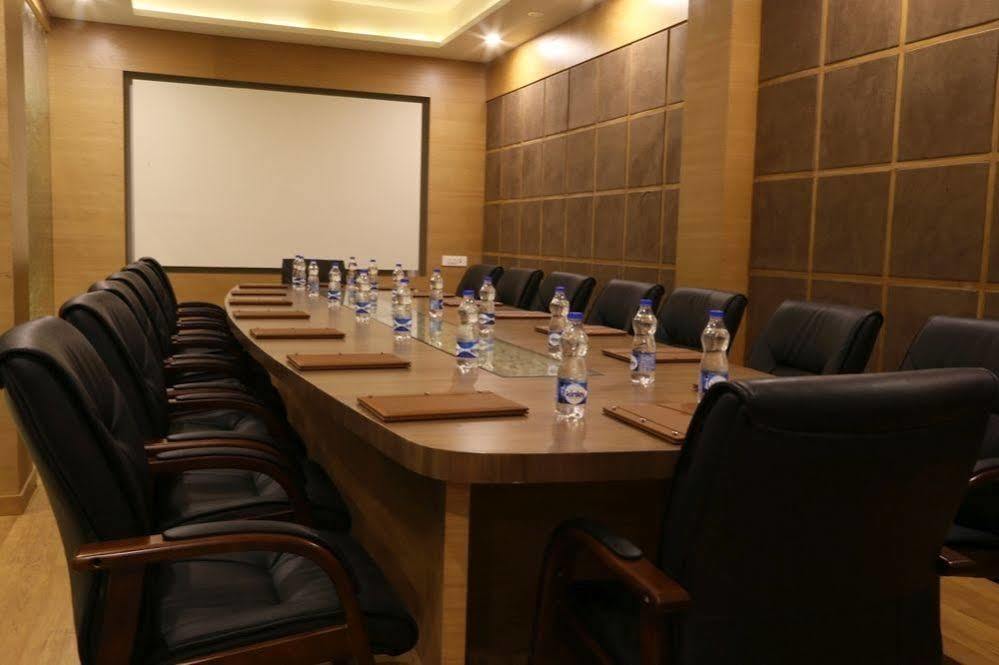 The Fern Residency Mundra Hotel Екстериор снимка
